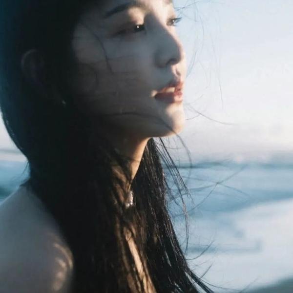 明月照尖东